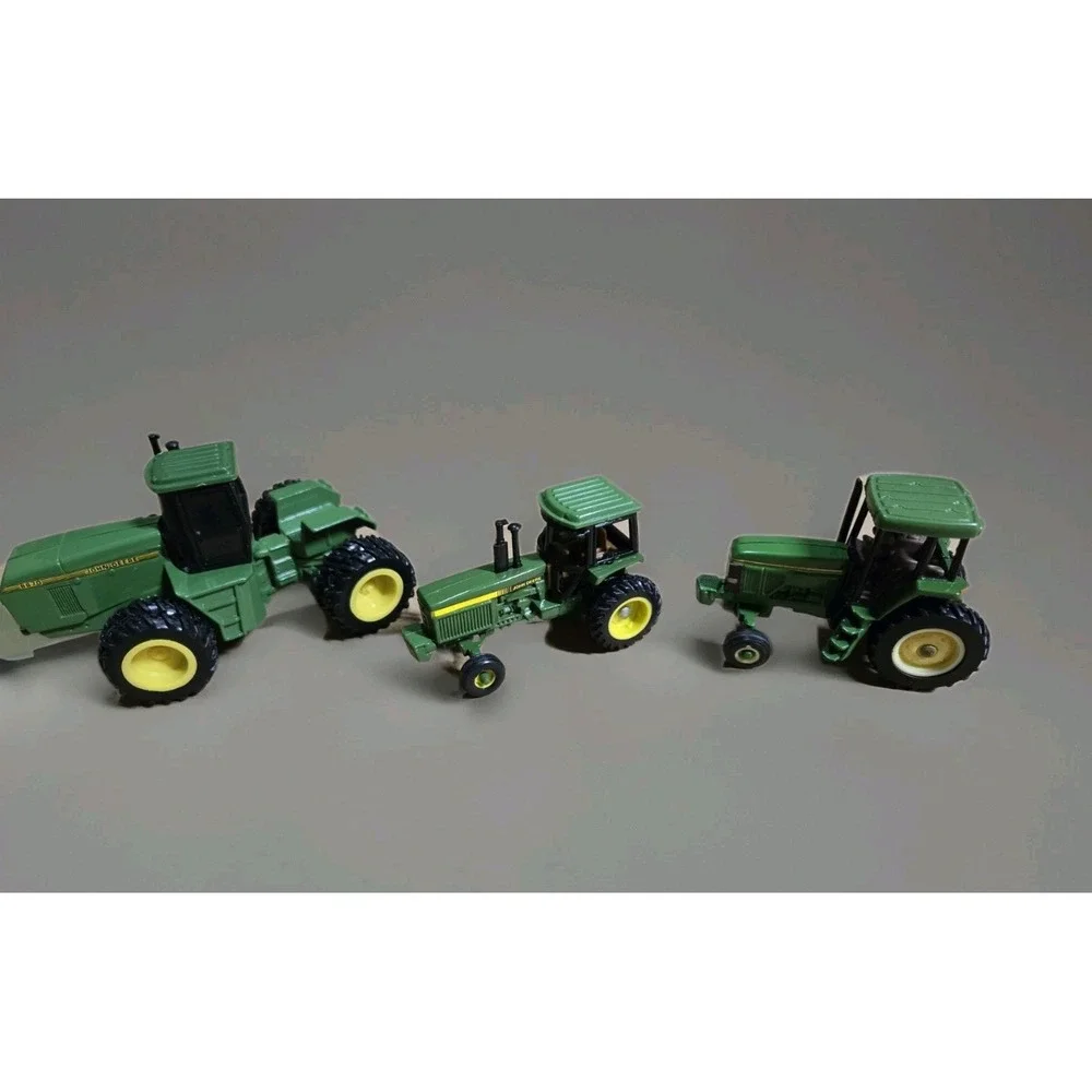 3 Ertl‎ John Deere Tractors Diecast 1/64 Scale 5571 7800 8870